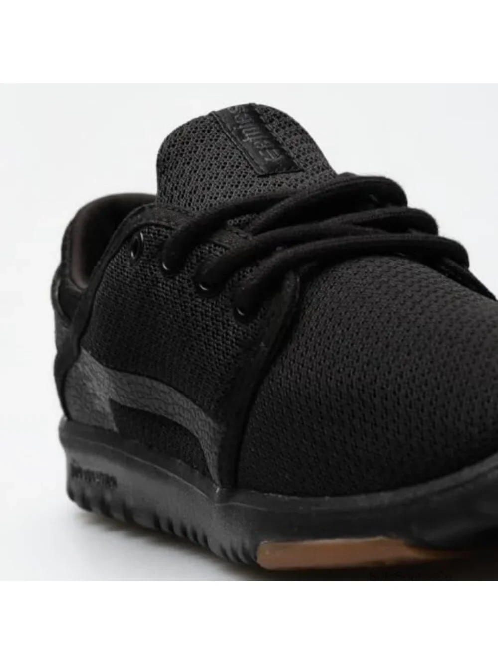 Ultra-Light Lifestyle Skate Shoes Reinforced Cushioned Vegan Comfort